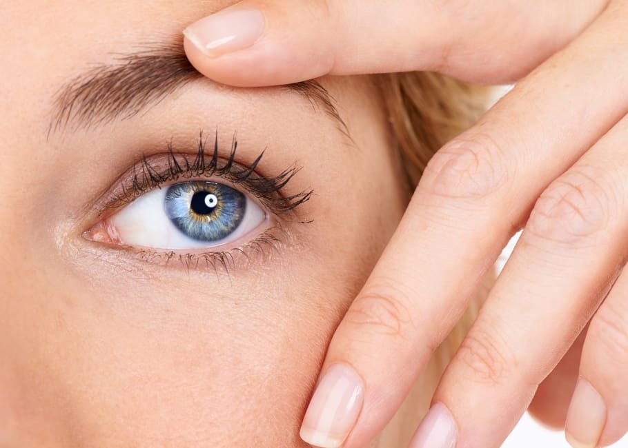 woman with no wrinkles around her eyes
