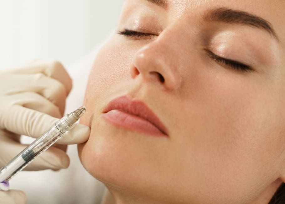 woman getting polynucleotide treatment